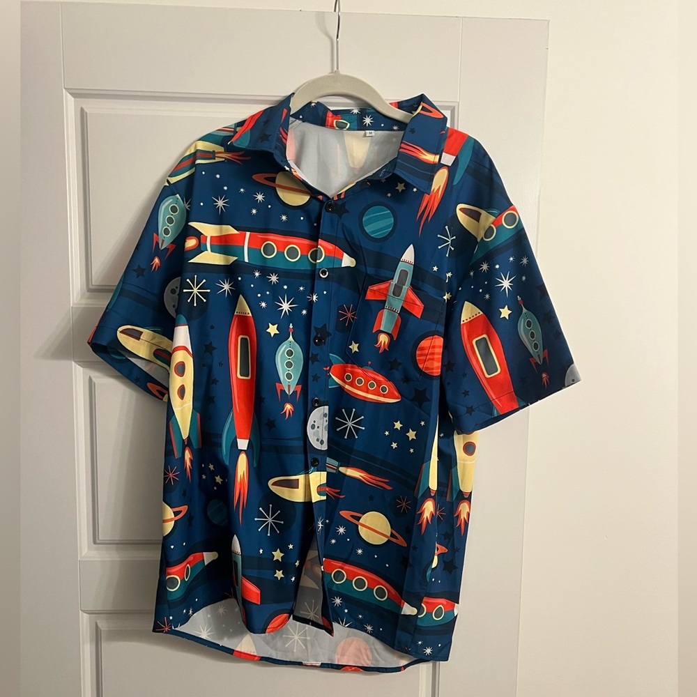 NWOT rocket ship space button down short sleeve shirt size medium